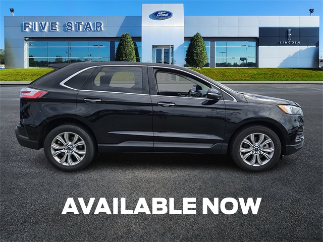 2022 Ford Edge Titanium photo 3
