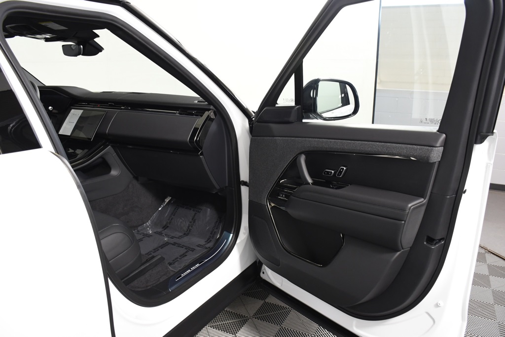 2025 Land Rover Range Rover Sport SE photo 10