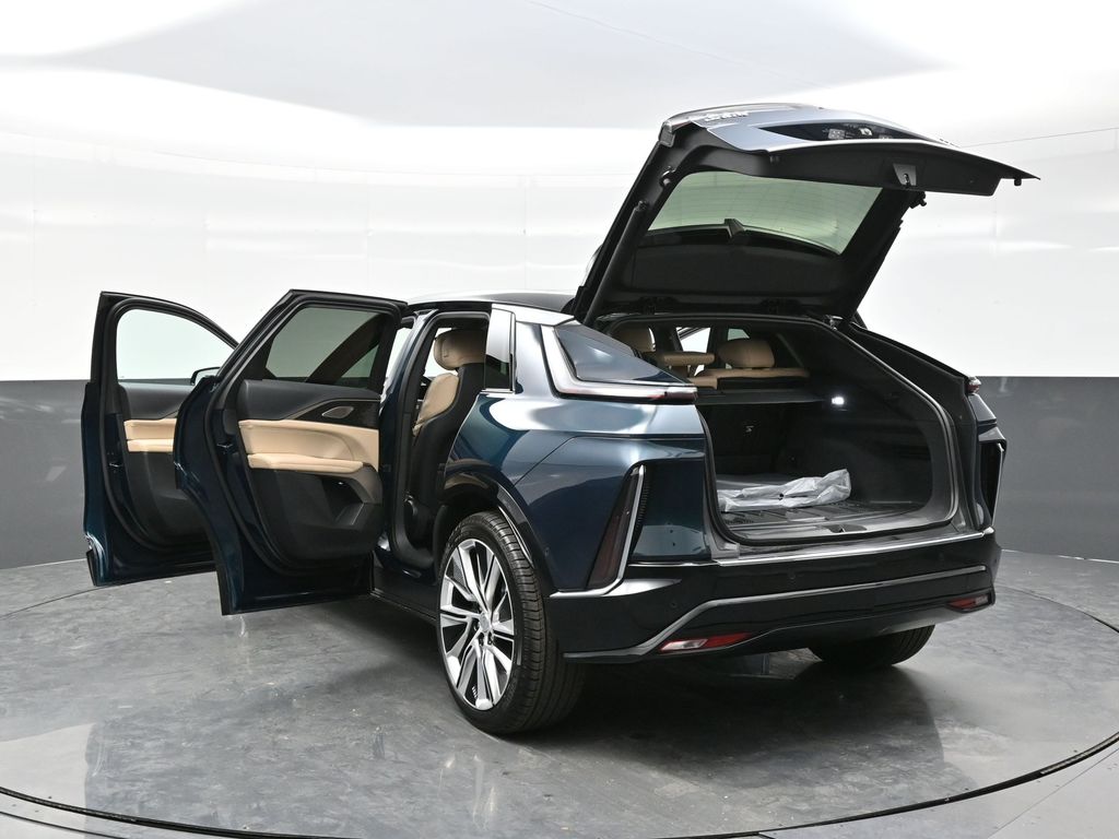 2025 Cadillac Lyriq Luxury photo 35