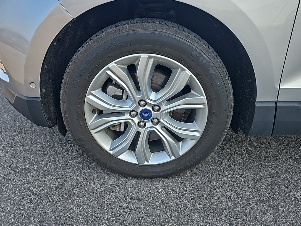 2022 Ford Edge Titanium photo 11