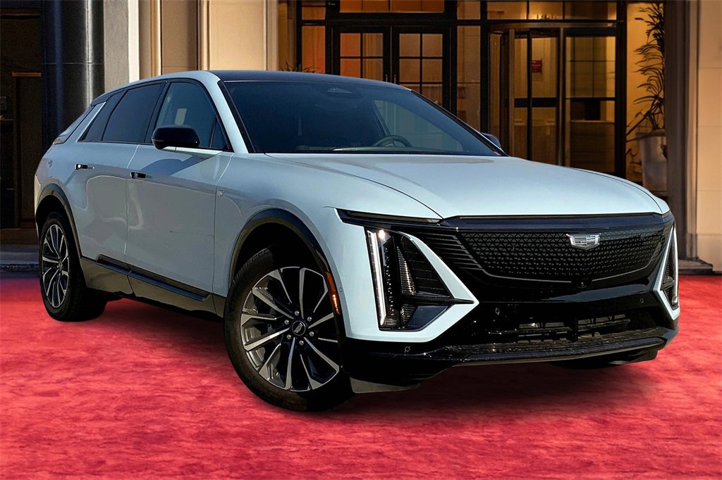 2025 Cadillac Lyriq Sport photo 2