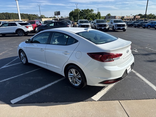 2020 Hyundai Elantra SEL photo 2