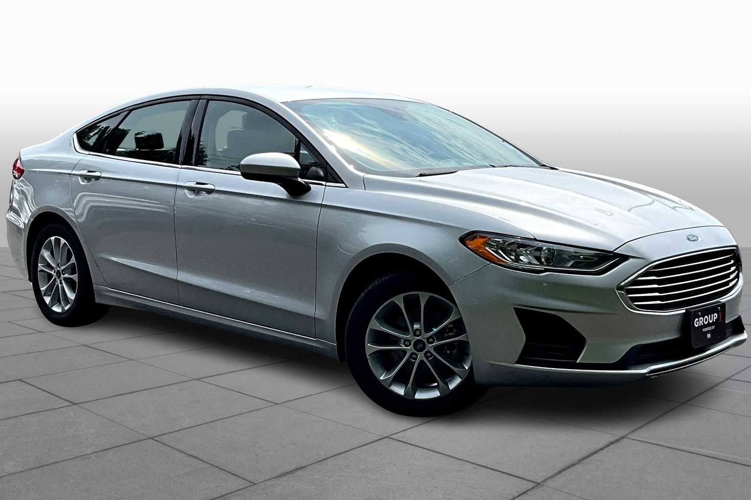 2019 Ford Fusion SE photo 2