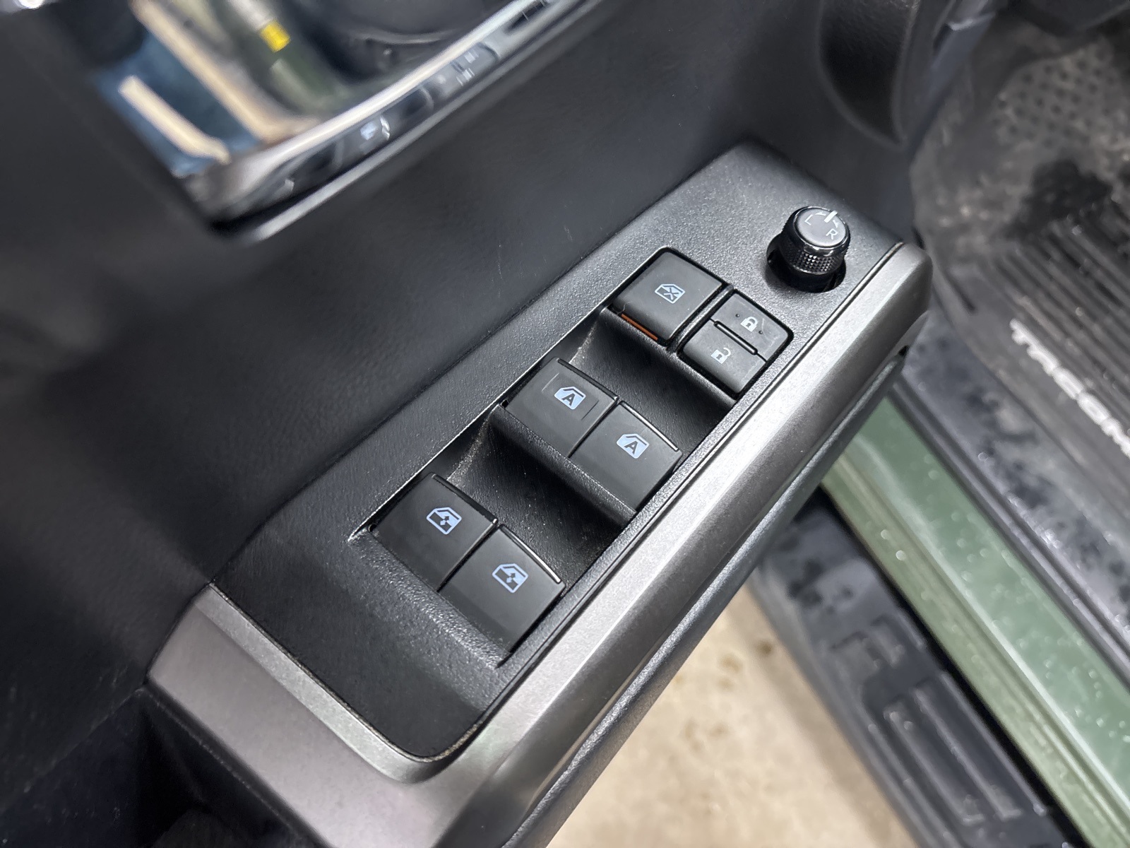 2022 Toyota Tacoma Limited photo 16