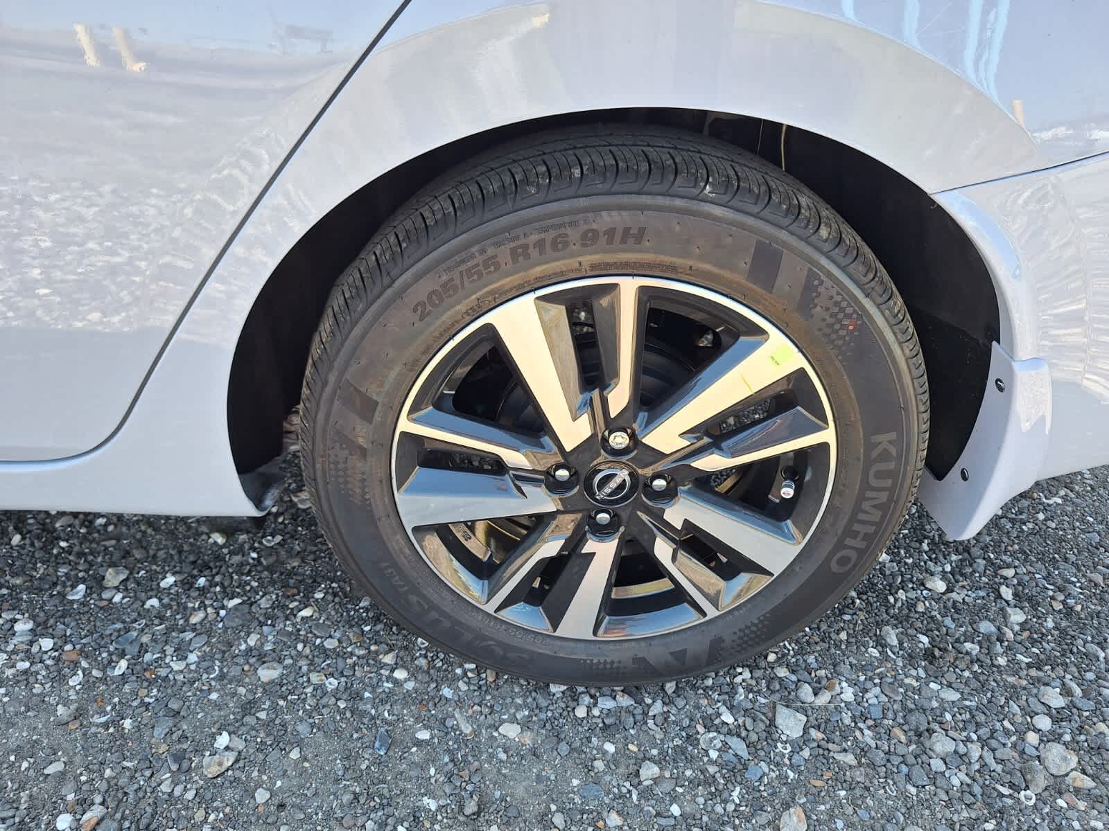 2025 Nissan Versa SV photo 23