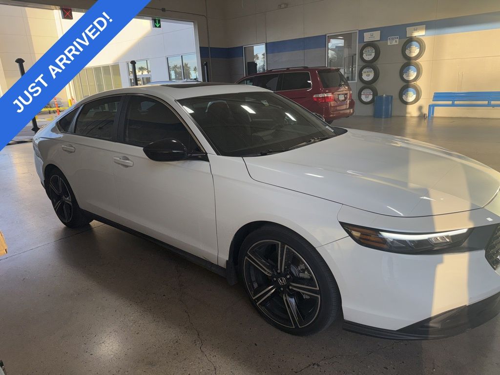2023 Honda Accord Hybrid Sport photo 2