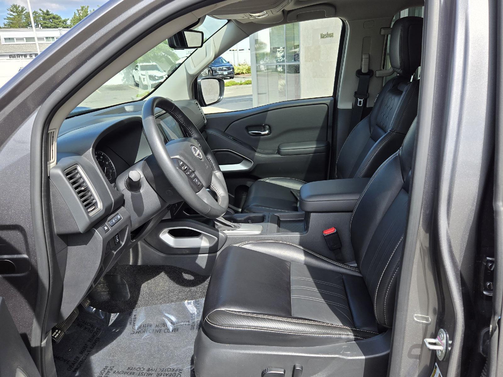 2024 Nissan Frontier SL photo 3