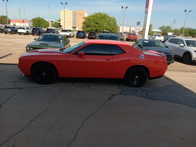 2019 Dodge Challenger SXT photo 3