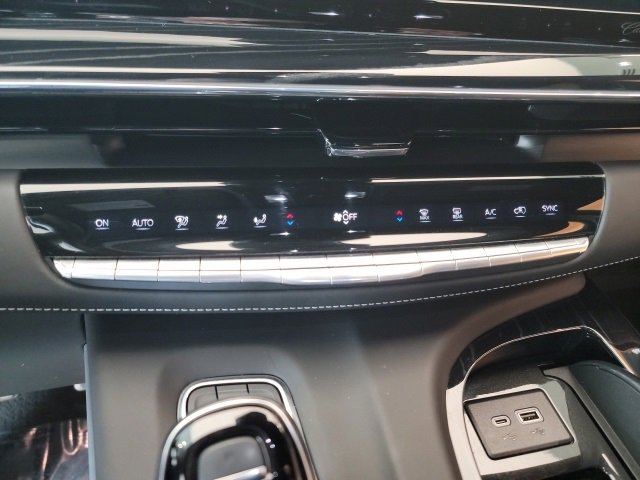 2023 Cadillac Escalade V-Series photo 21
