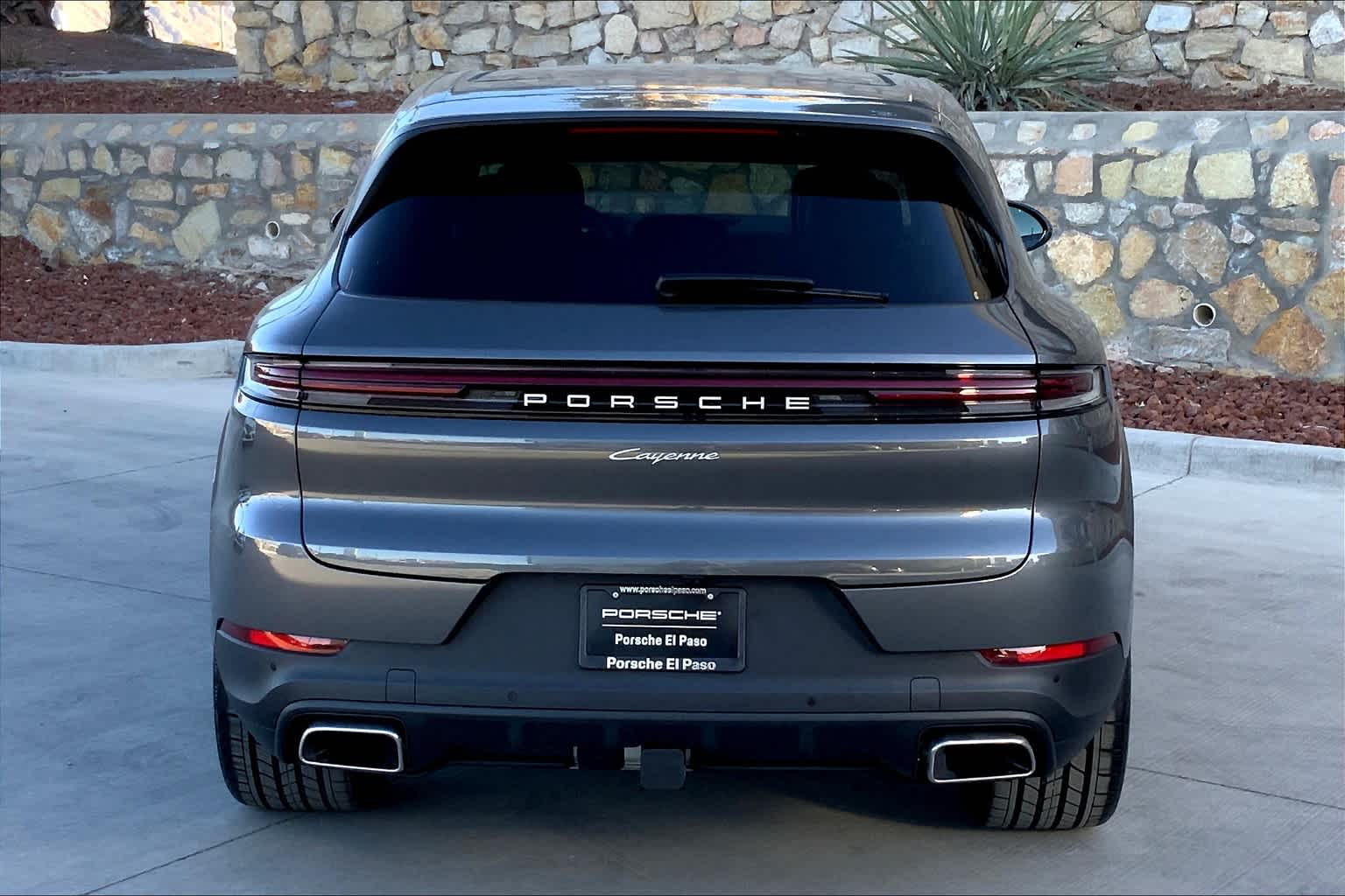 2025 Porsche Cayenne photo 6