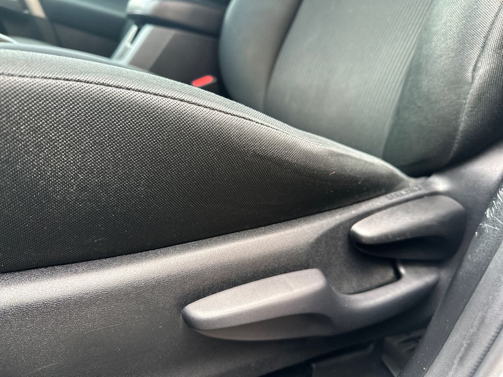 2018 Toyota RAV4 LE photo 4