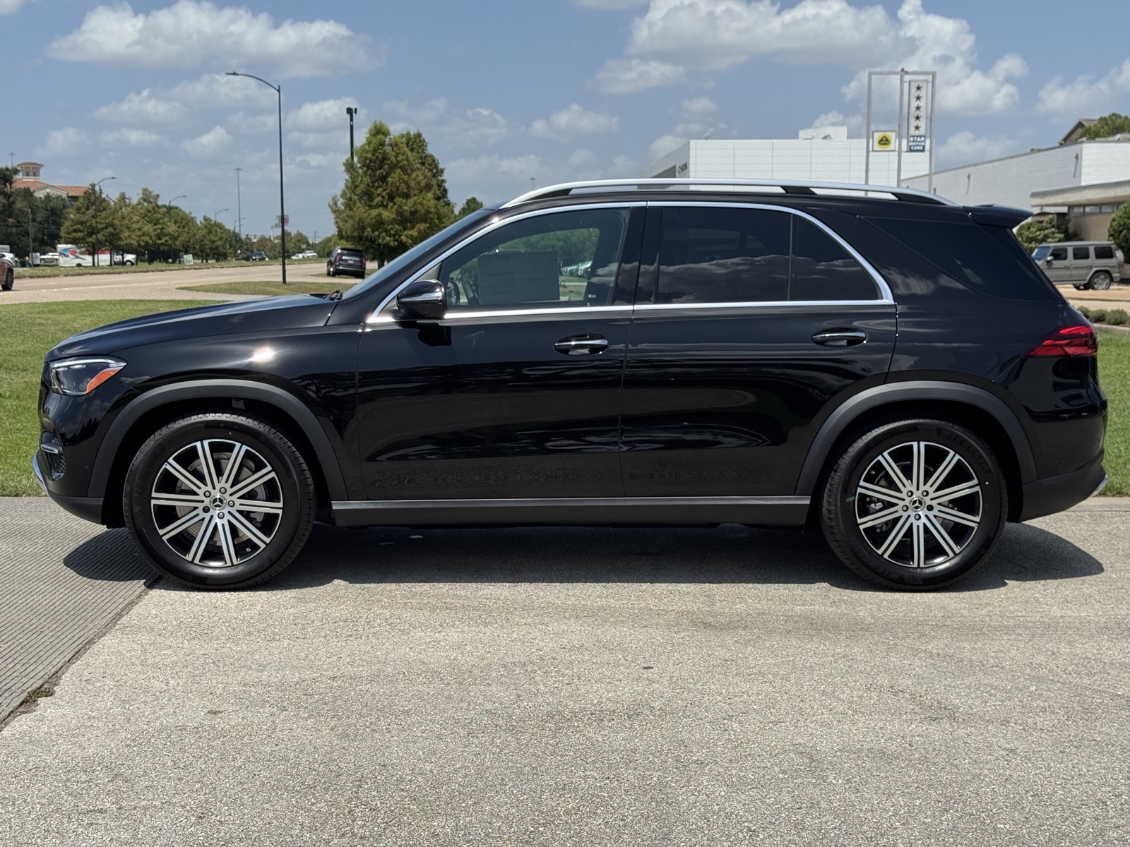 2026 Mercedes Benz GLE 350 4MATIC photo 3