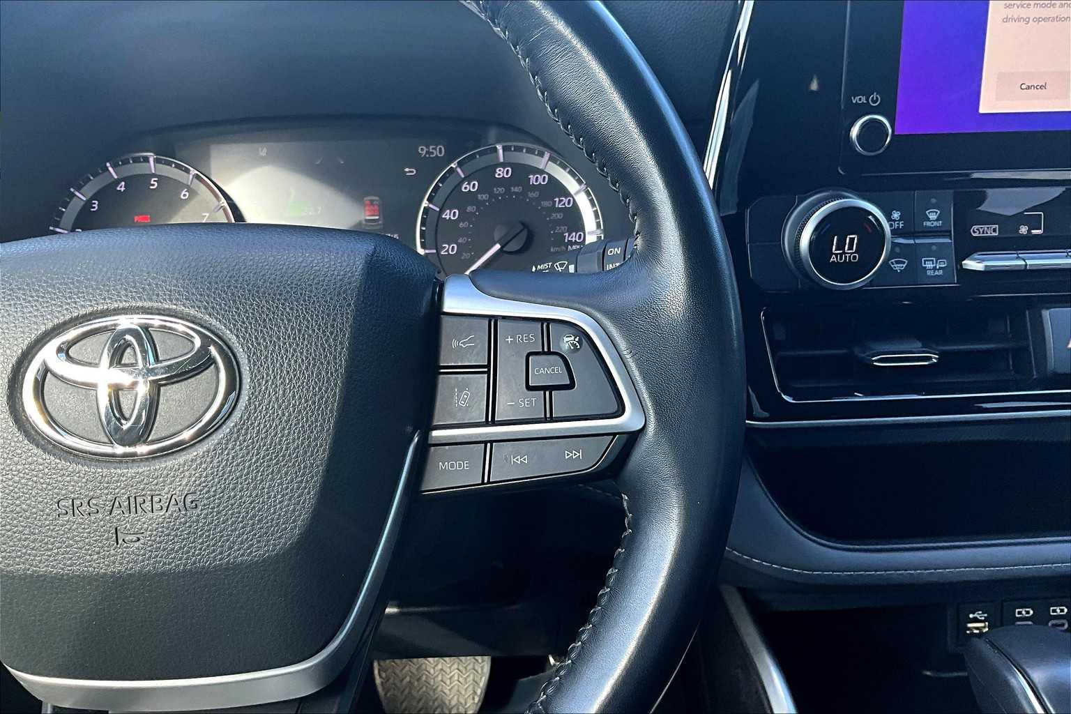 2023 Toyota Highlander LE photo 23