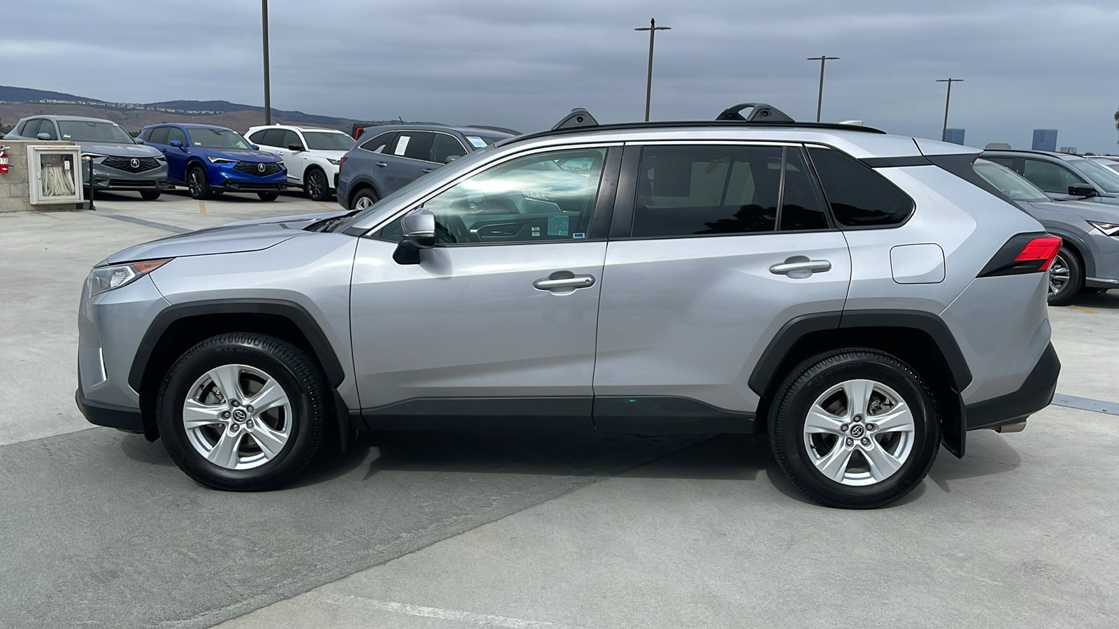 2020 Toyota RAV4 XLE photo 2