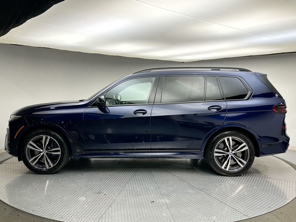 2025 Bmw X7 M60i photo 2