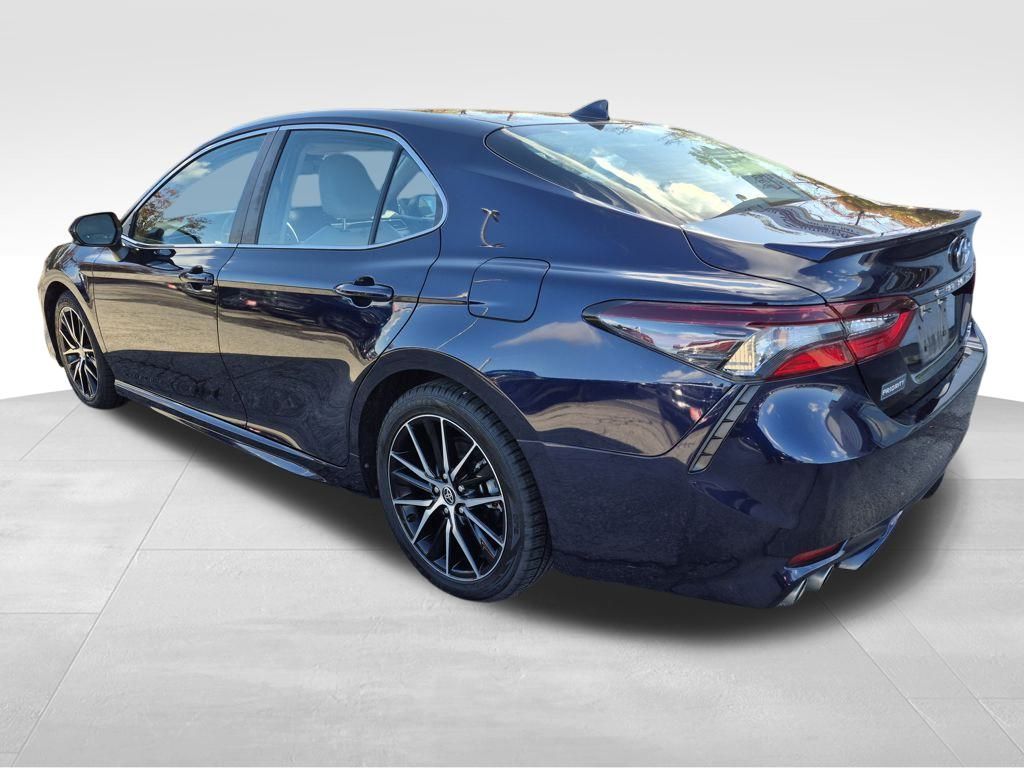 2022 Toyota Camry Hybrid SE photo 4