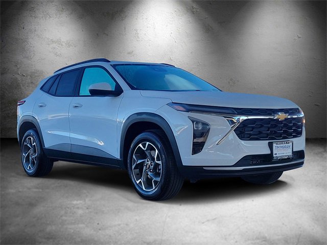 2026 Chevrolet Trax LT photo 2