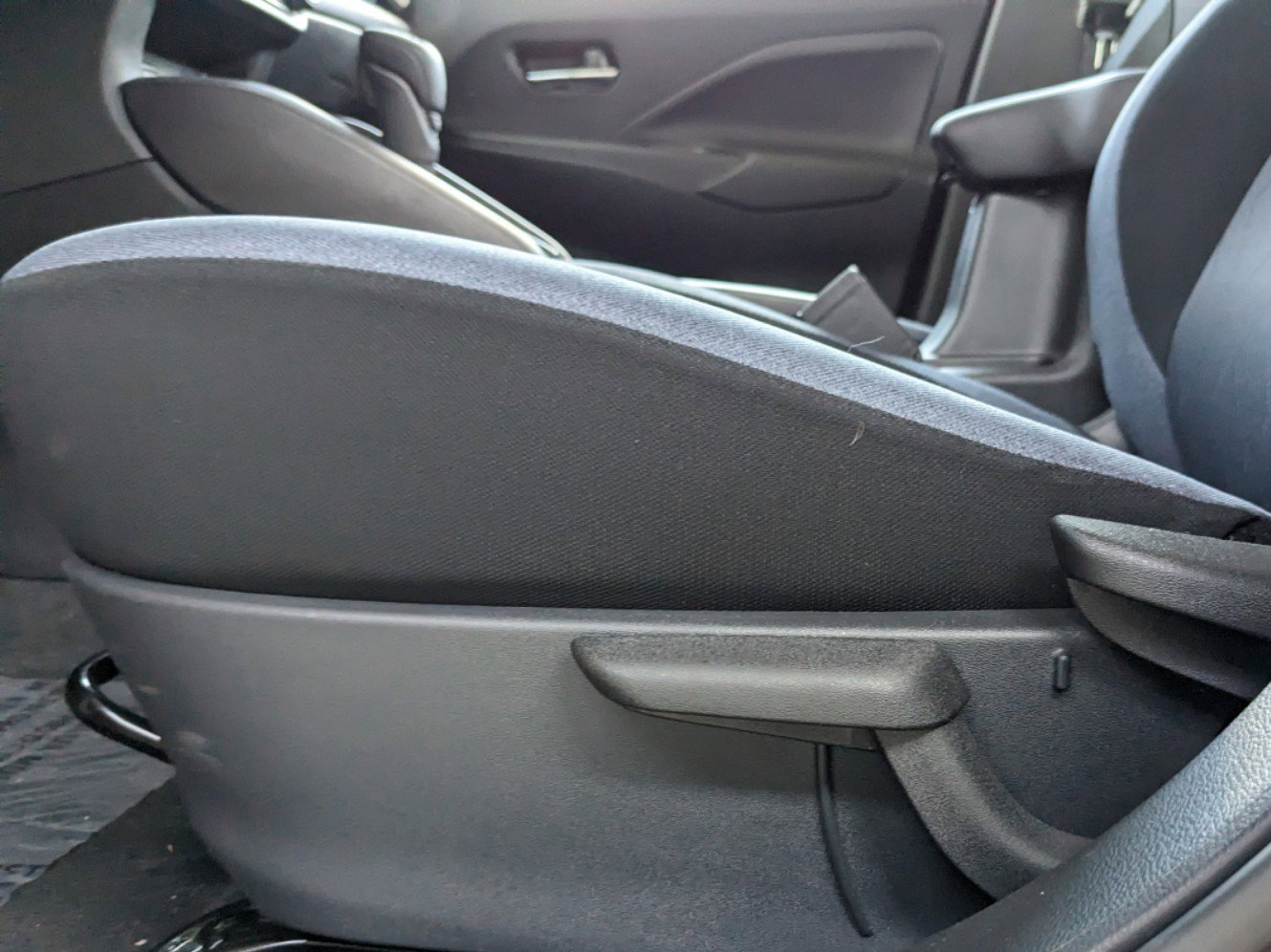 2025 Nissan Versa 1.6 SV photo 9