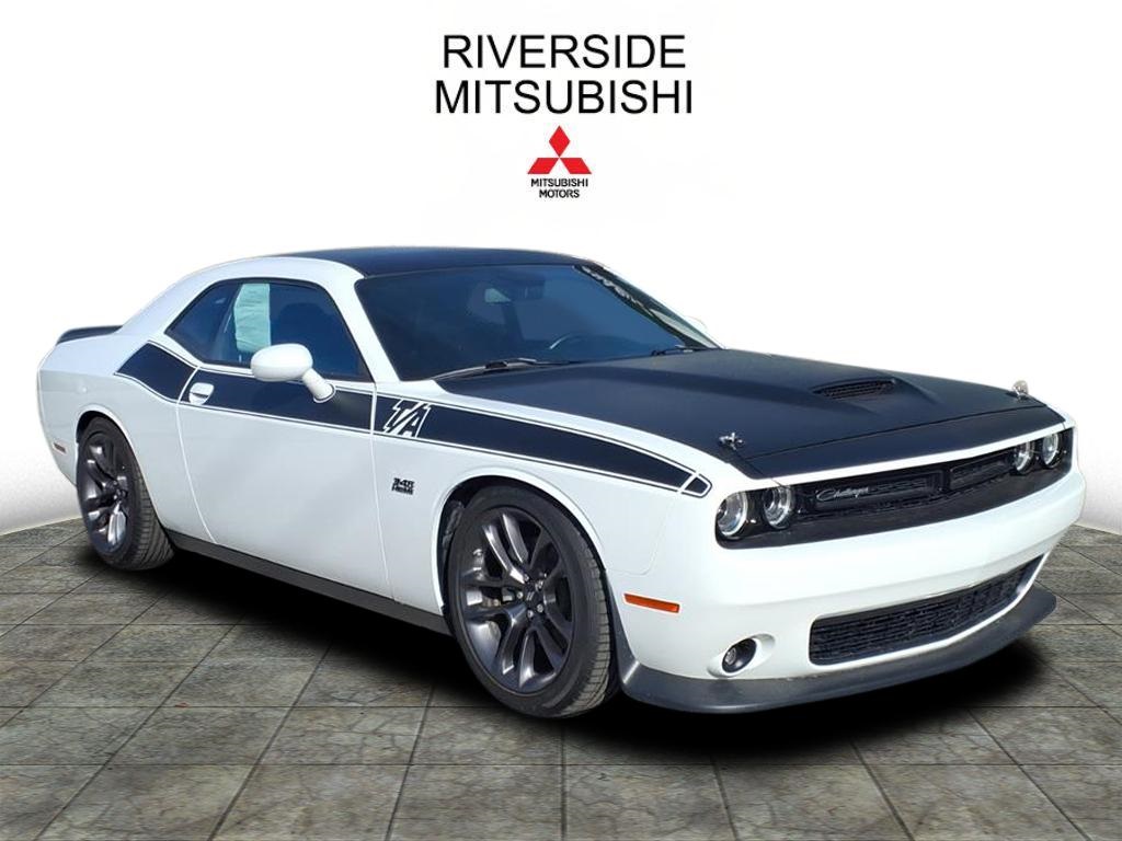 2023 Dodge Challenger R/T's photo