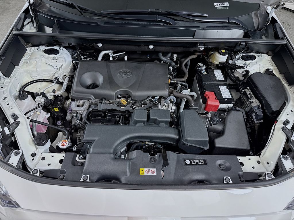 2022 Toyota RAV4 XLE photo 29