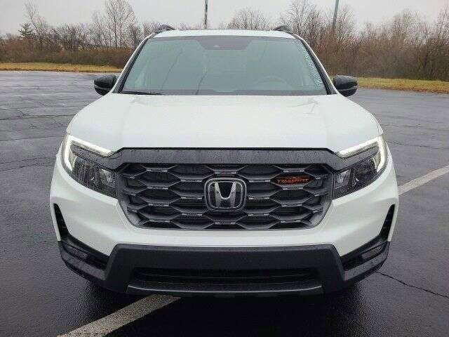 2023 Honda Passport TrailSport photo 2