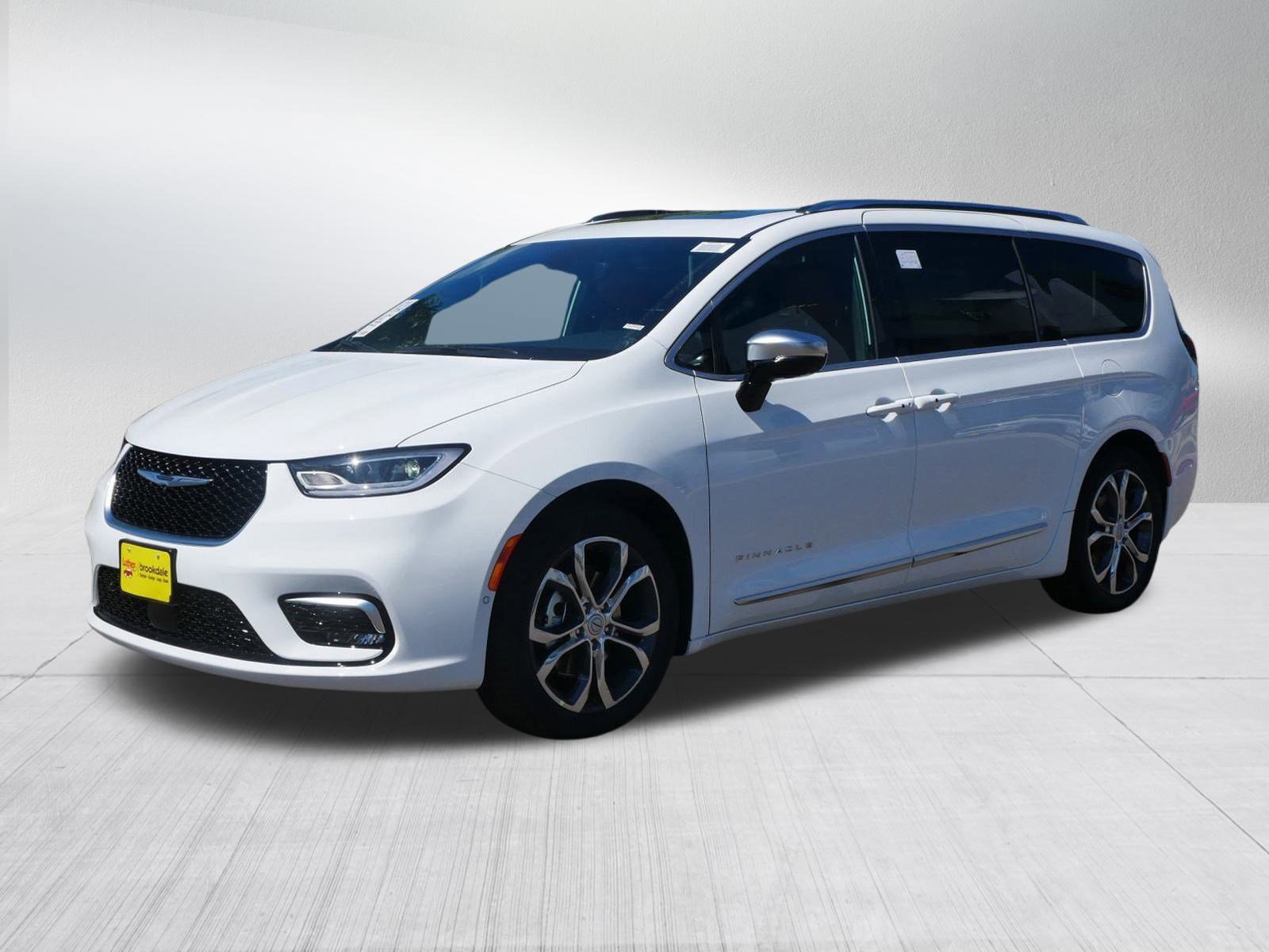 2026 Chrysler Pacifica Pinnacle photo 3