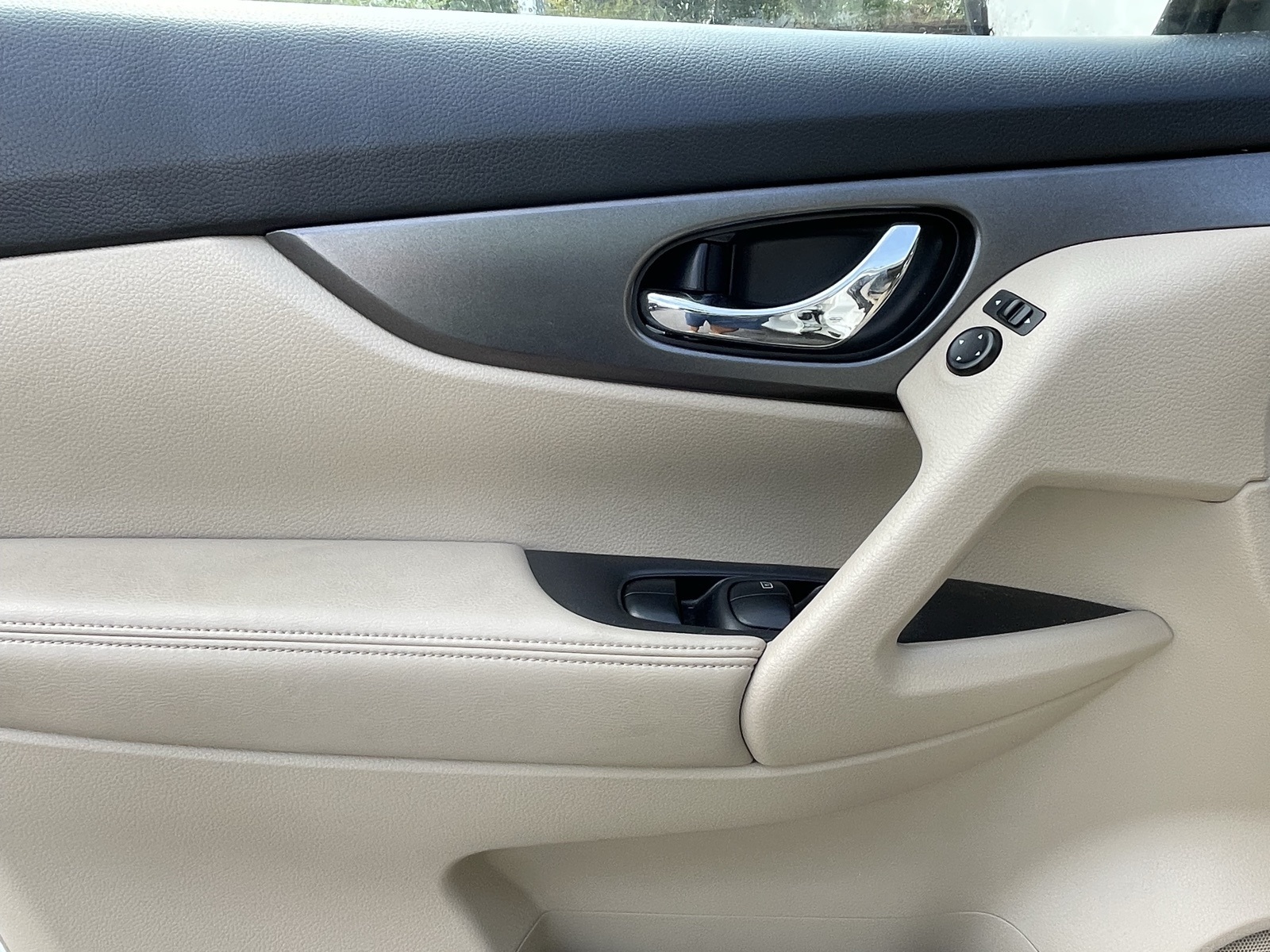2015 Nissan Rogue S photo 19