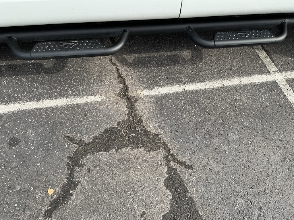 2024 Nissan Titan SV photo 3