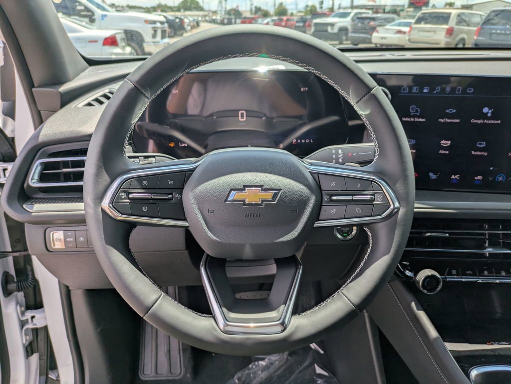 2025 Chevrolet Traverse photo 13