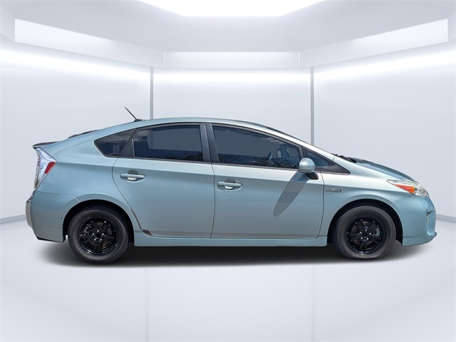 2014 Toyota Prius Four photo 2
