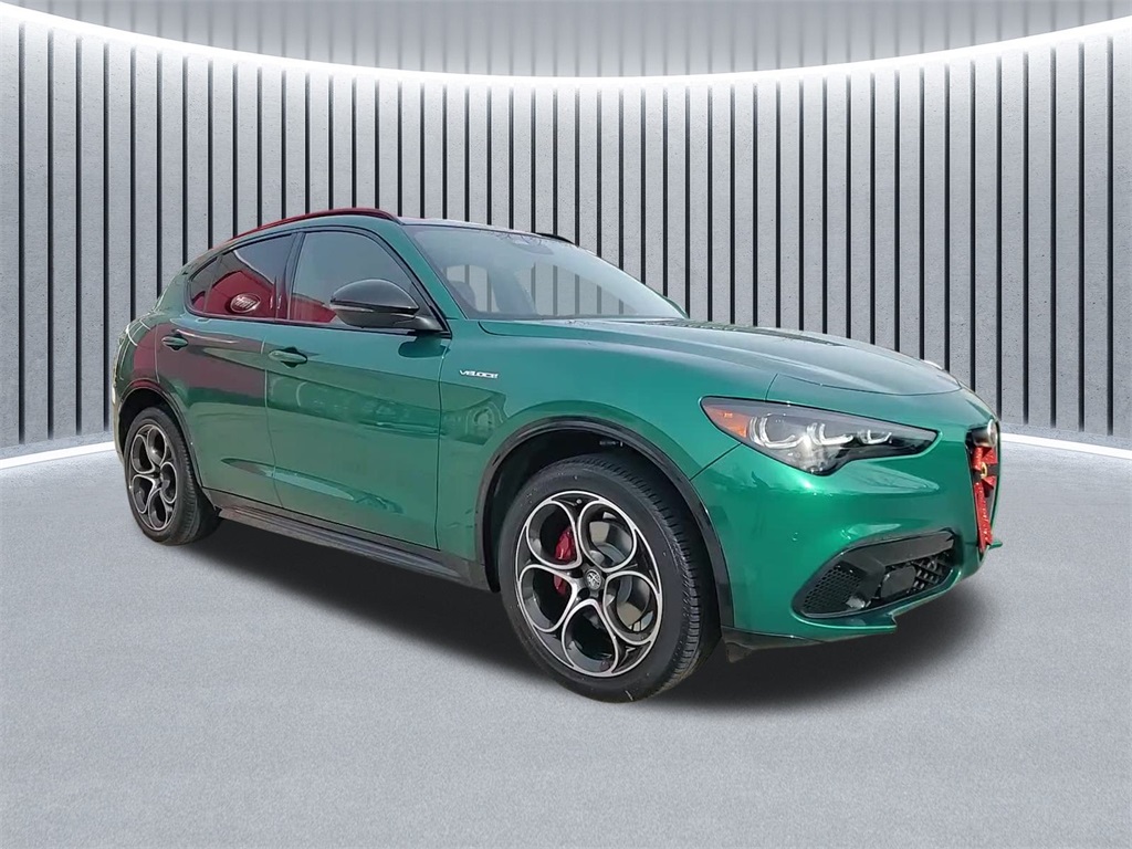 2025 Alfa Romeo Stelvio Base's photo