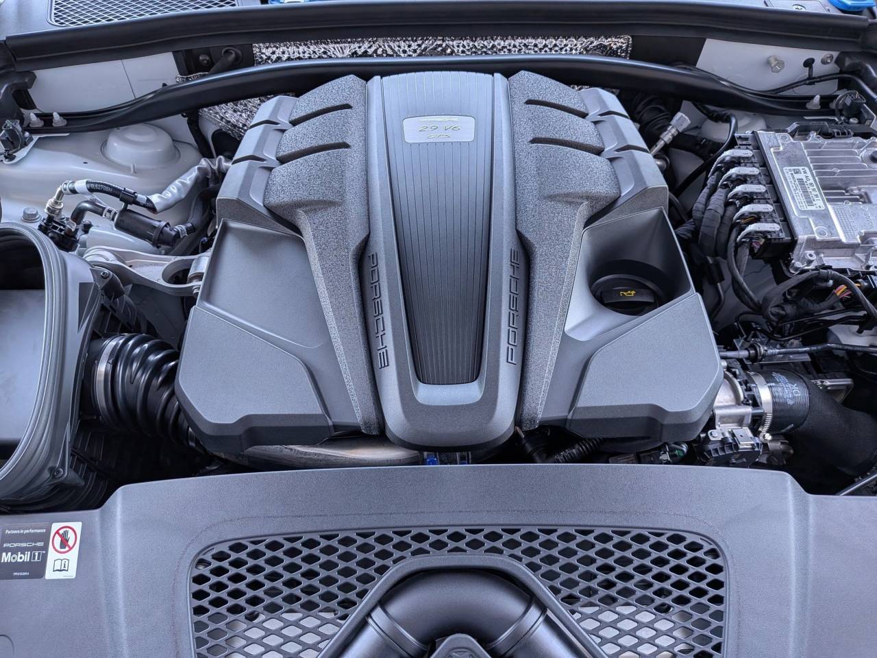 2025 Porsche Macan GTS photo 27