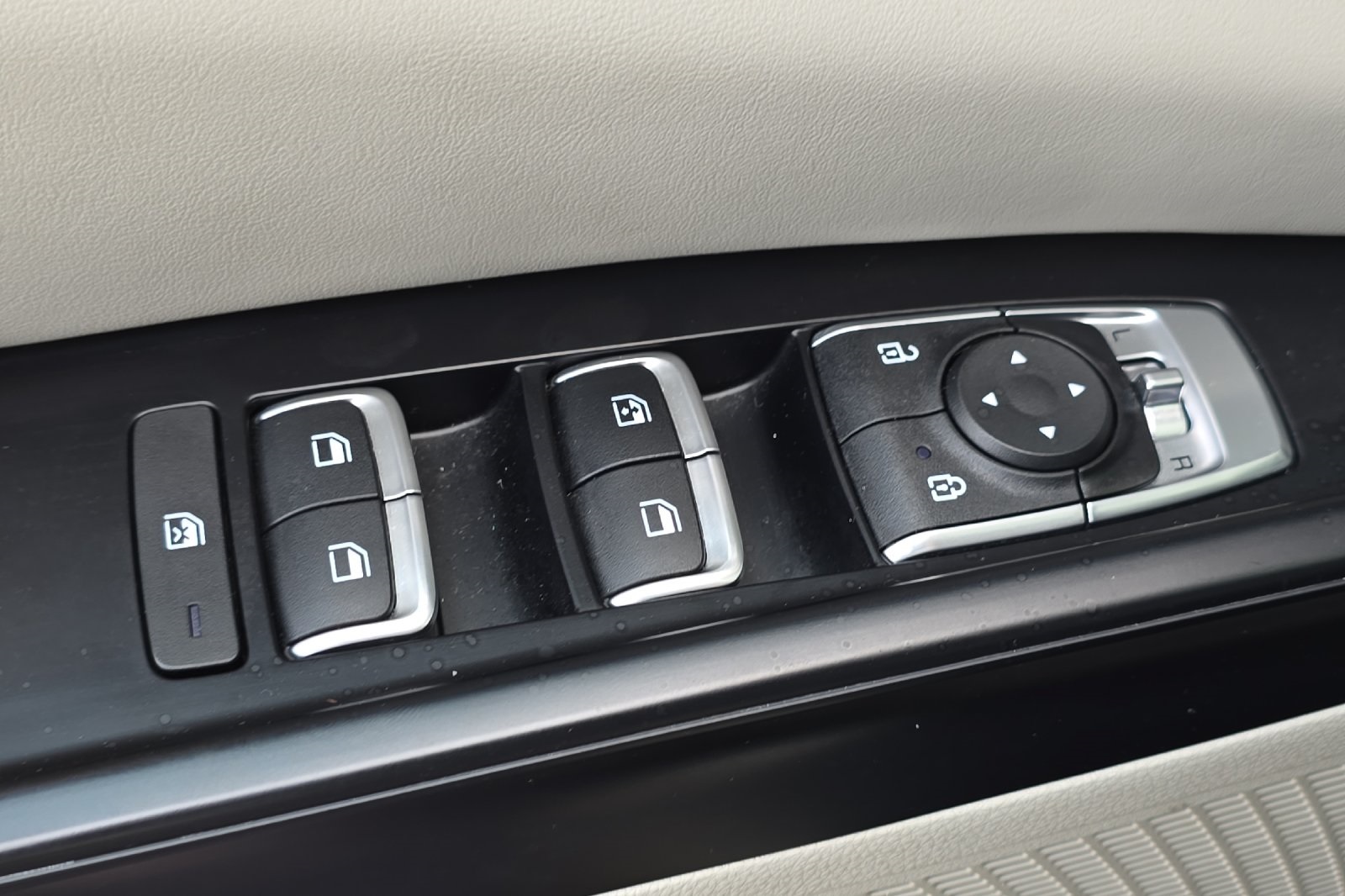 2024 Kia Carnival LX photo 10