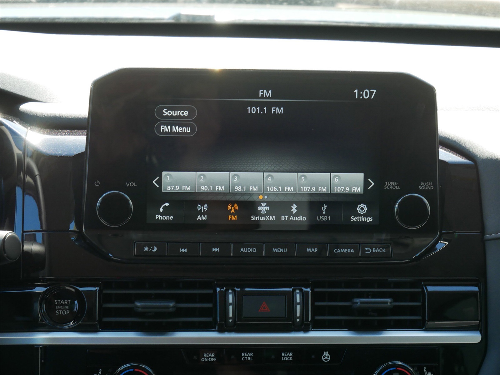 2025 Nissan Pathfinder SL photo 18