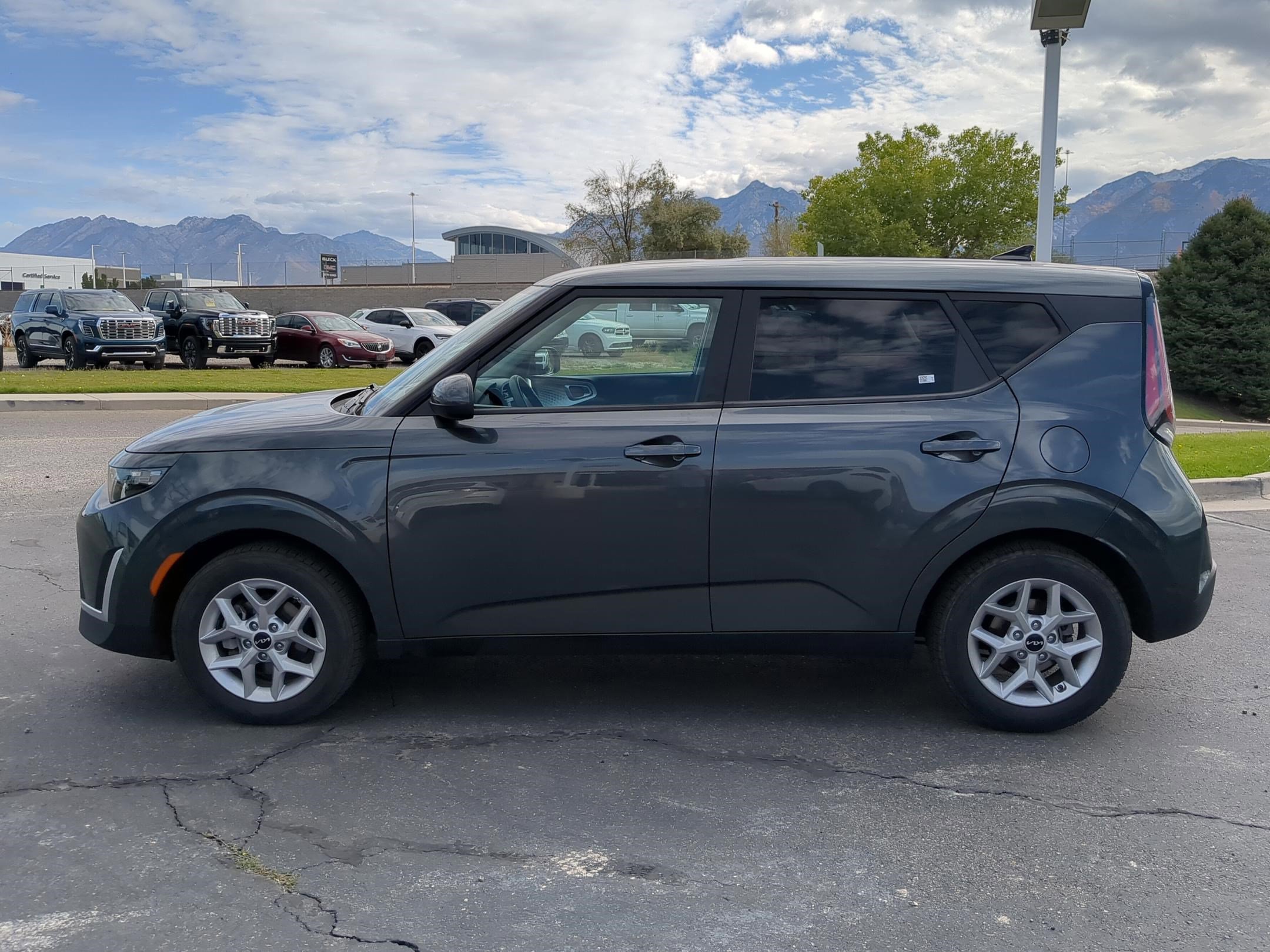 2023 Kia Soul LX photo 2