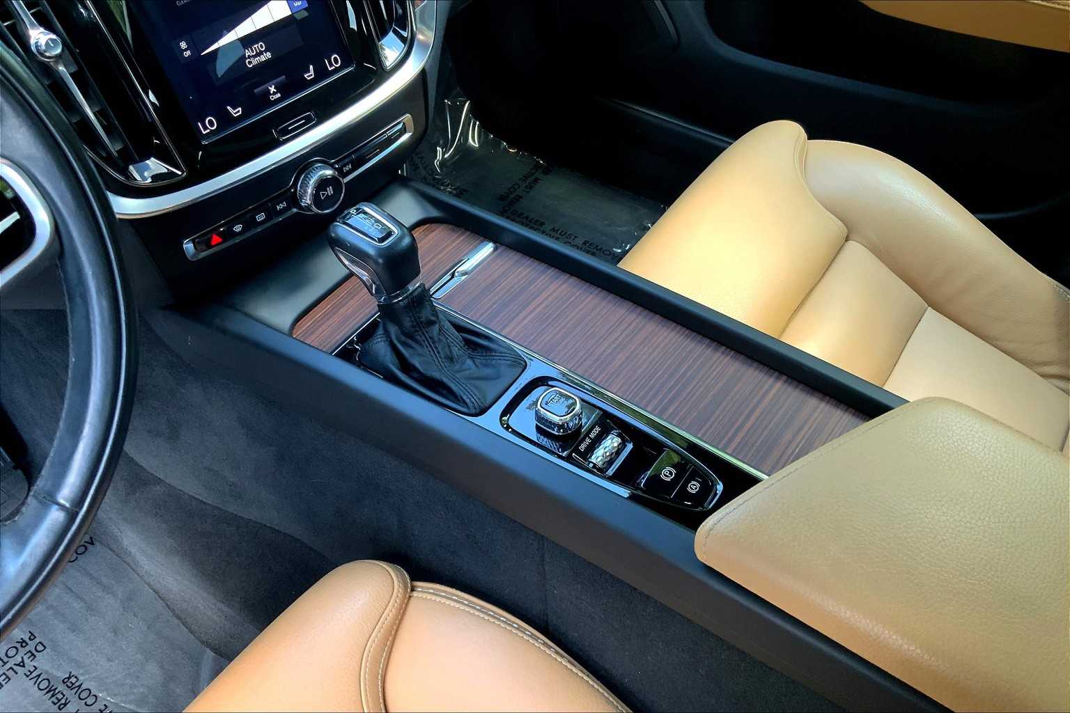 2020 Volvo V60 Cross Country photo 9