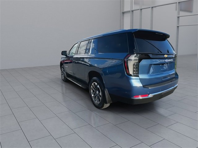 2025 Chevrolet Suburban LT photo 6