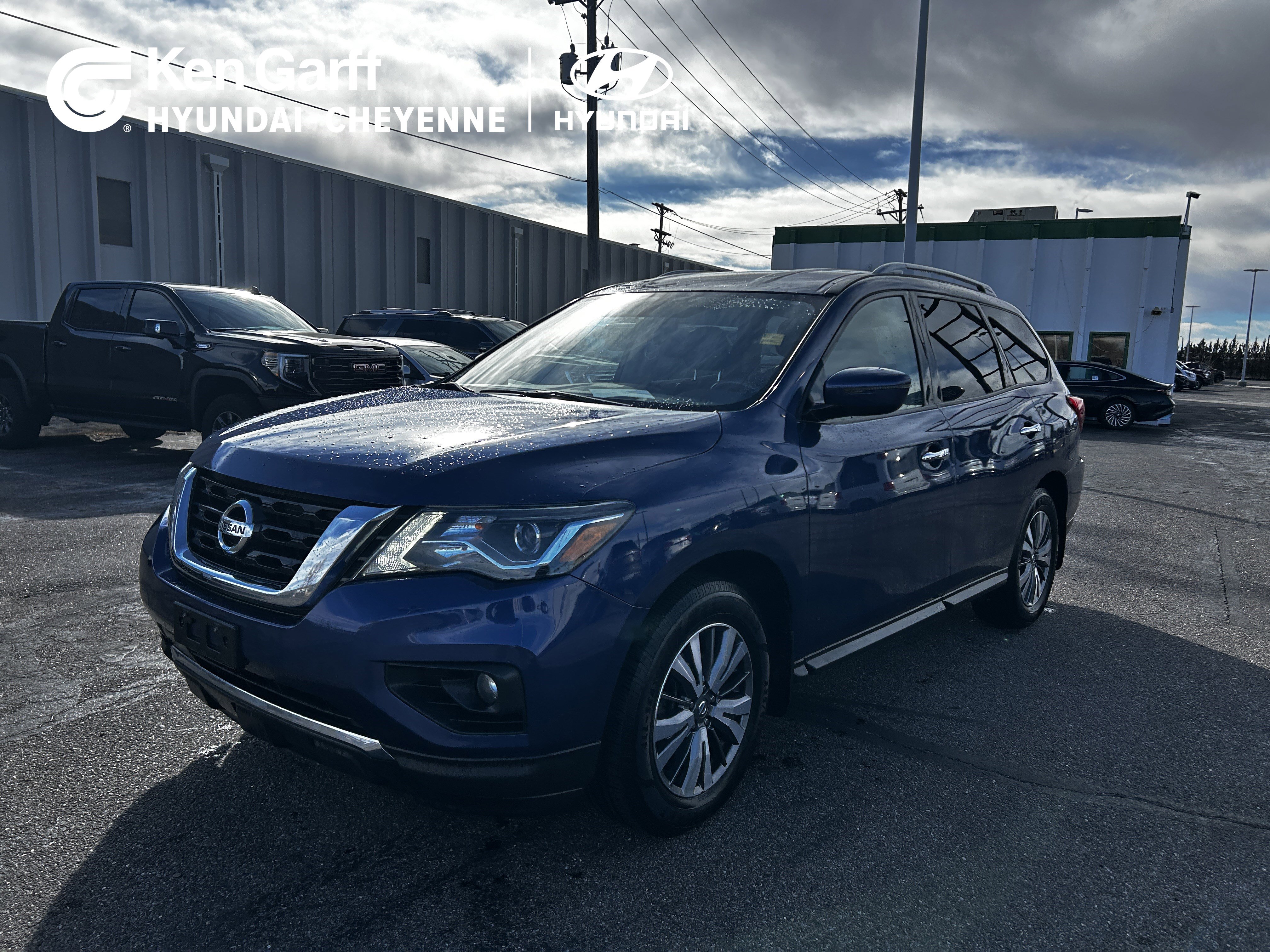 2020 Nissan Pathfinder SV
