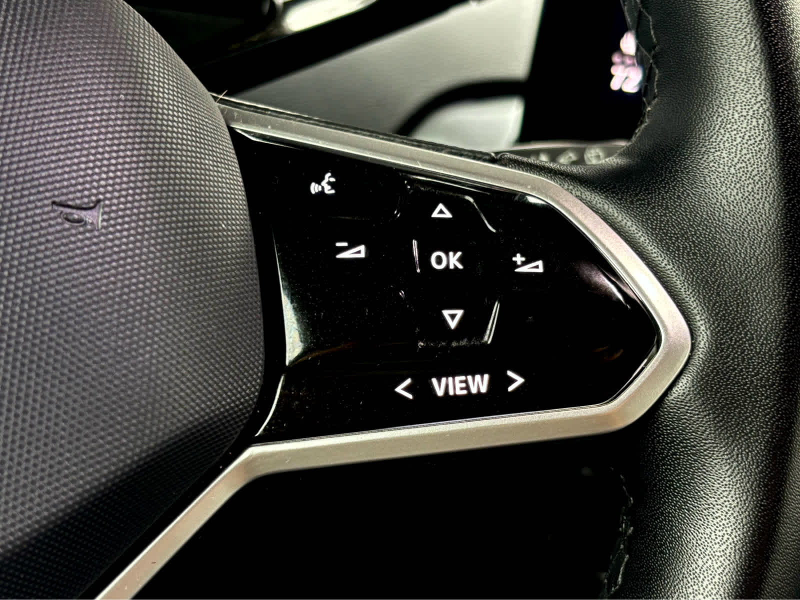 2023 Volkswagen ID.4 Pro photo 16
