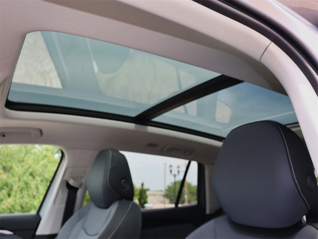 2025 Volkswagen Tiguan SE photo 11
