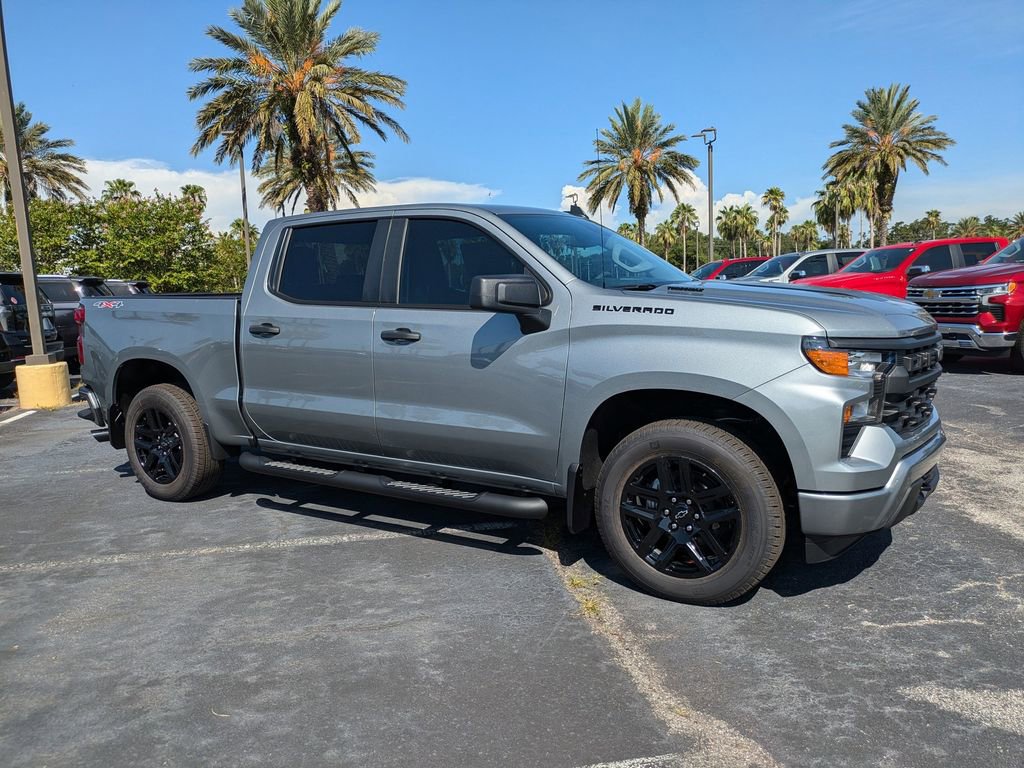 2025 Chevrolet Silverado 1500 Custom photo 2