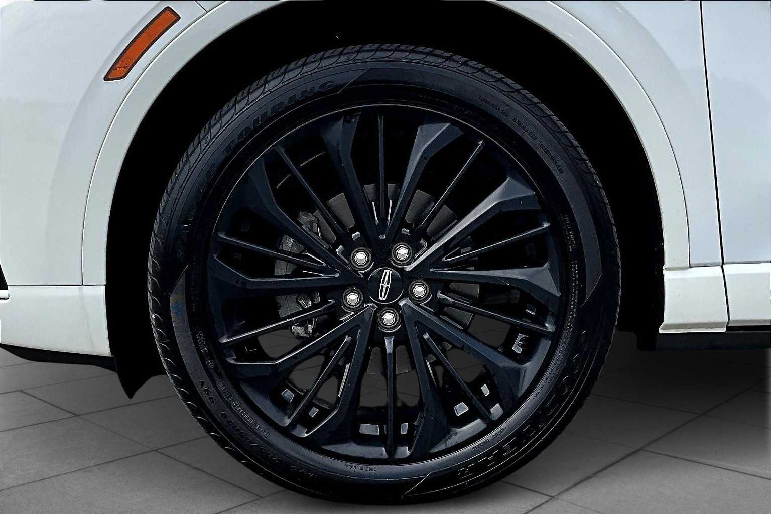 2023 Lincoln Corsair Standard photo 9