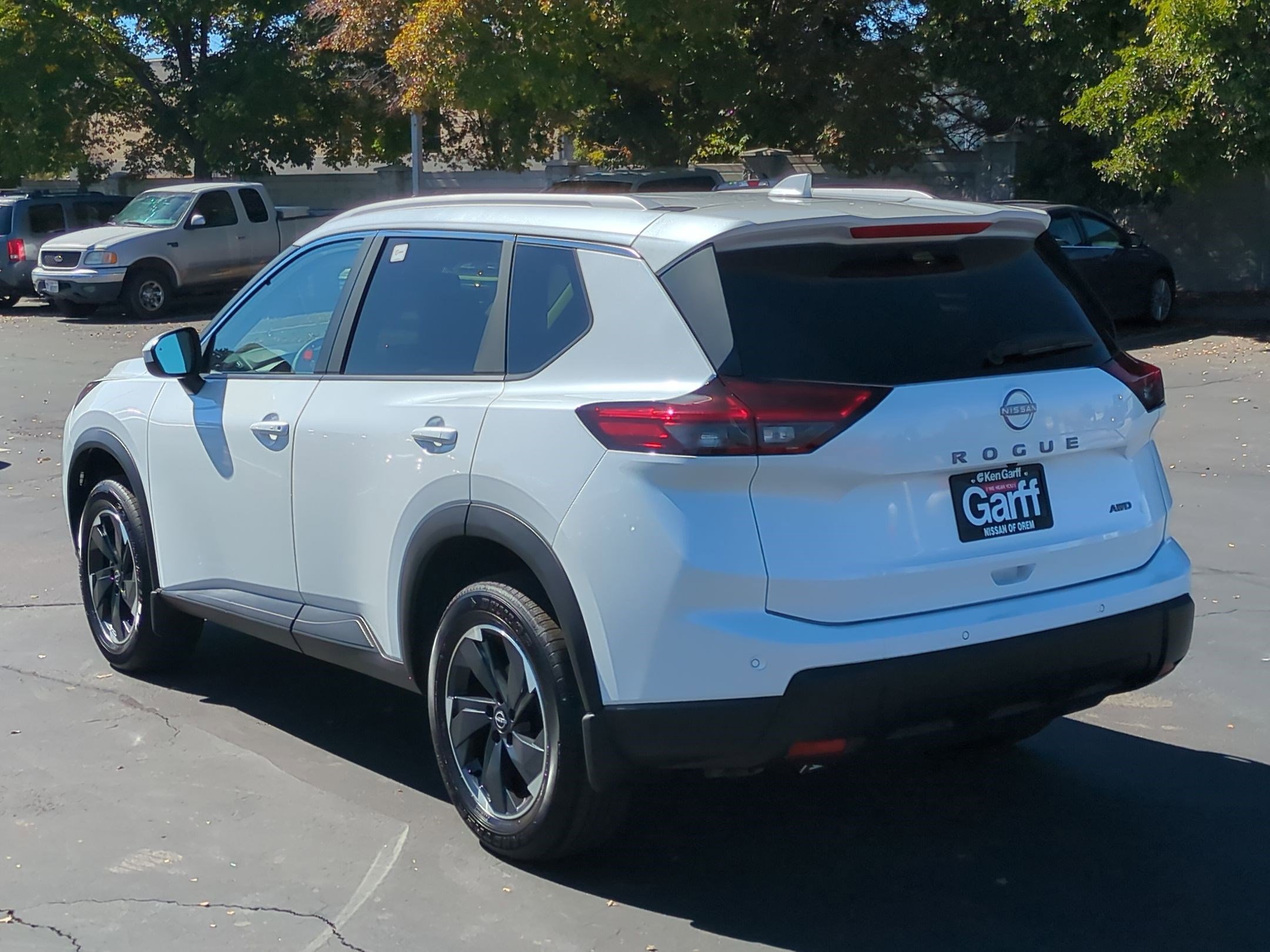 2026 Nissan Rogue SV photo 2