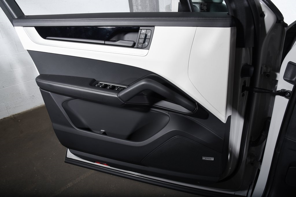 2025 Porsche Cayenne E-Hybrid photo 25