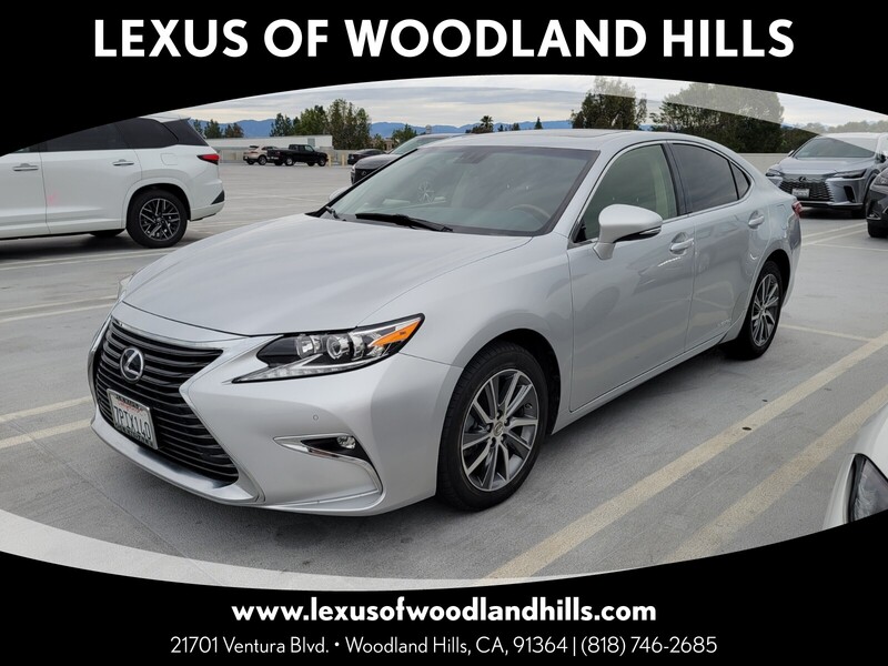 2016 Lexus ES 300h's photo