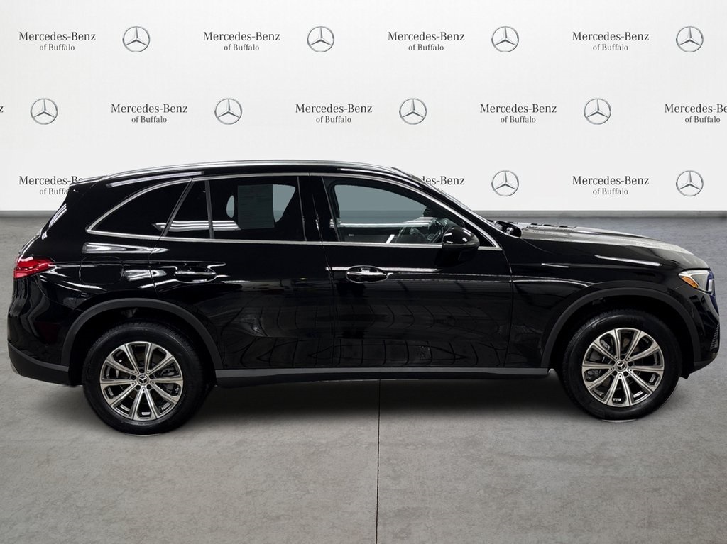 2025 Mercedes Benz GLC 300 4MATIC photo 3