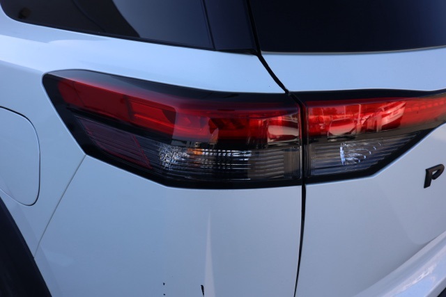 2024 Nissan Pathfinder SV photo 4