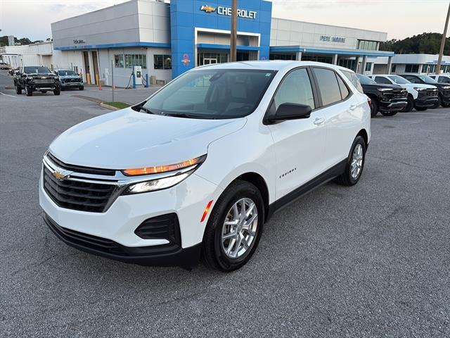 2023 Chevrolet Equinox LS photo 3