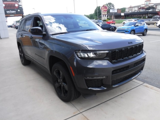 2025 Jeep Grand Cherokee Limited photo 3
