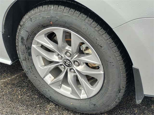 2024 Toyota Sienna XLE photo 6